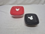 Lote de 2 potes em vidro temperado com tampa em plástico duro com Mickey. Medindo o maior 16,5cm x 16,5cm x 8cm de altura.