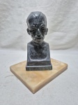 Lindo busto decorativo de Ruy Barbosa em metal com base em pedra sabão. Medindo a base 15,5cm x 13cm x 18cm de altura.