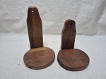 Par de peanhas de parede em madeira. Medindo o maior 14cm de diâmetro x 22cm de altura.