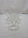 Jogo de 6 taças de água em demicristal lapidado. Medindo 8cm x 16cm de altura.