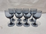 Jogo de 8 taças de licor em demicristal fume. Medindo 4,5cm x 9cm de altura.