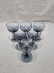 Jogo de 6 taças de vinho do porto em demicristal fume. Medindo 6,5cm x 11cm de altura.