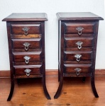 MOBILIÁRIO - Par de mesas de cabeceiras com 4 gavetinhas. Med. 72x32x32 cm. Apresenta vestigios de cupins. OBS.: Móveis UsadosLote de móvel antigo e usado, podendo apresentar marcas de uso e desgaste natural do tempo. Há possibilidade de danos ocultos e ou outras imperfeições.Não há garantia ou possibilidade de devolução após a aquisição. Recomenda-se inspeção prévia.