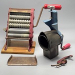 DIVERSOS - Lote de antiga máquina de massas e antigo ralador. Não testados e sem garantia.