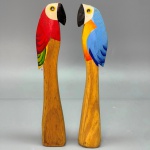 DIVERSOS - Lote de 2 soquetes em madeira, decorada com araras policromadas. Alt. 18 cm.