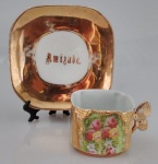 COLECIONISMO - Xicara de Coleção com dizer de amizade , grifada ao centro do pires , xicara toda em