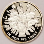 Numismática, USA. Peça em tamanho reduzido em prata 925. Marcada e constrastada. Encapsulada com 13,5g de prata cada peça sem a cápsula. 