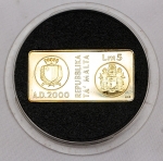 Numismática, Malta. 5 liras maltesas. Comemorativa da passagem do milênio KM 114. Prata925. 15g. com prata dourada a ouro. 40x20mm. Encapsulada. 
