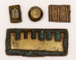 Numismática, África. Pesos para ouro. Origem Ashanti (povo). São os mais conhecidos dentre os povos Akan de Gana. Serviam para aferir, trocas e compras. 4 peças. maior com 42x18mm. 30g. 