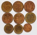 Numismática, Alemanha. Lote com nove moedas, sendo 1 de 1 pfennig(1986), 2 de 5 pfennig(1980 e 1989) e 6 de 10 pfennig(1971, 1976, 1977, 1984,1985 e 1988).
