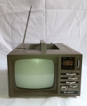 ANTIGO RÁDIO E TV BROKSONIC DELUXE 5 POLEGADAS. RÁDIO AM E FM. NÃO TESTADO