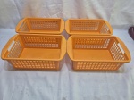 Jogo de 4 cestas organizadoras em plástico duro. Medindo 32cm x 20cm x 11cm de altura.