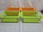 Jogo de 4 cestas organizadoras em plástico duro. Medindo 32cm x 20cm x 11cm de altura.
