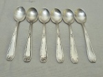 Jogo de 6 colheres de sorvete em prata 90 com relevos. Medindo 12,5cm de comprimento.