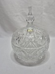 Linda compoteira em cristal polones lapidado, peça selada. Medindo 16cm x 20cm de altura total.