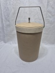 Antigo balde de gelo da marca Cibrap em plástico duro. Medindo 20cm x 27cm de altura.