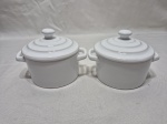 Par de pequenas caçarolas em porcelana branca craquelada. Medindo 10cm x 5cm de altura.