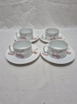 Jogo de 4 xícaras de chá em porcelana Renner Medaillon com estampa de morangos. Medindo 8cm x 5cm de altura.