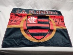 Toalha de banho do Flamengo aveludada.  Medindo 120cm x 70cm. Peça com marcas de guardado.