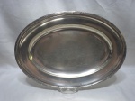 Linda travessa oval rasa em prata 90 Wolff, modelo rosa. Medindo 42cm x 30cm. Fundo com desgaste.