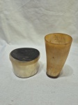 Lote de copo e potiche em chifre. Medindo o copo 7cm x 12cm de altura.