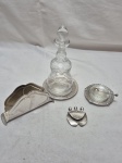 Lote diverso, composto de porta guardanapo, saleiro em demicristal, etc. Medindo a galeta 19cm de altura.