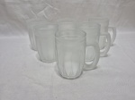 Jogo de 6 canecas de cerveja em vidro fosco moldado. Medindo 7,5cm x 11,5cm de altura.