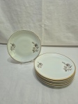 Jogo de 6 pratos de sobremesa em porcelana Renner Medaillon, floral com friso ouro. Medindo 17,5cm de diâmetro. Com desgaste no friso.
