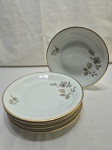 Jogo de 6 pratos fundos de massa, sopa em porcelana Renner Medaillon, floral com friso ouro. Medindo 22cm de diâmetro. Com desgaste no friso.