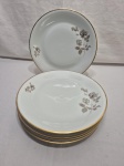 Jogo de 6 pratos rasos de mesa em porcelana Renner Medaillon, floral com friso ouro. Medindo 25cm de diâmetro. Com desgaste no friso.