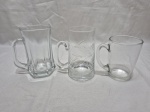 Lote de 3 canecas em demicristal, modelos diversos. Medindo a maior 8cm x 14cm de altura.