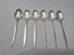 Jogo de 6 colheres de sobremesa em prata 90 Elkington England. Medindo 19cm de comprimento.