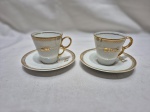 Par de xícaras de café em porcelana Real trabalhada com ouro "EU" e "VOCÊ". Medindo 6cm x 6cm de altura.