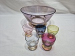 Jogo de bowl com 5 taças de aperitivo em demicristal colorido com base ouro. Medindo o bowl 21cm x 10cm de altura, aperitivo 5cm x 5cm de altura. Desgaste na douração.