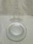 Jogo de 7 pratos rasos de mesa em vidro Nadir moldado. Medindo 19cm de diâmetro.
