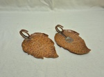 Lote de 2 petisqueiras na forma de folha em cobre. Medindo 15cm x 10cm.