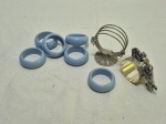 Lote de 8 argolas de guardanapo, sendo em prata 90, metal e resina. Medindo a maior 6cm de altura.
