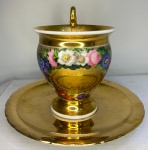 Xicara de Café em porcelana -  Alemã - OURO FORMATO DE VASO - Xicara 10 cm ; Pires 13 cm- (SA70)