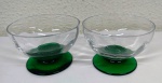 Par de taças de vidro de sobremesa com base verde . Mede: 6x9 cm - (MARG14)