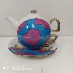 Conjunto de chá em porcelana colorida 3 x 1 - ( Xícara e bulê )  .Mede: 14 x 16  cm