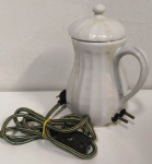Antiga chaleira  ebulidora de aquecer em porcelana - Não testado -Algumas partes oxidadas . Mede: 22 cm 