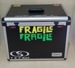 MALETA ESTILO BAÚ - MARCA HANDY - TURTLE CASES - COM ADESIVOS - IDEAL PARA TRANSPORTE - ENCONTRA-SE FECHADA (SEGREDO DESCONHECIDO) - MEDINDO 48,5 X 38,5 X 38 CM - NO ESTAD0