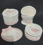 CONJUNTO CONTENDO 04 PEÇAS SEM USO - (PEQUENO BICADO EM UMA DAS PEÇAS)  MAIOR MEDINDO 14 CM - NO ESTADO