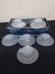 NADIR JOGO COM 06 DE XÍCARAS E PIRES TRABALHADO - EM VIDRO LINHA DIAMANTE - NA CAIXA