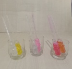 LOTE CONTENDO 03 COPOS EM VIDRO - TAMANHOS DIVERSOS - 06 MEXEDORES PARA BEBIDAS  COLORIDOS - MEDINDO 16 CM CADA