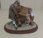 GRANDIOSA ESCULTURA DE MESA EM RESINA - REALEJO BASE EM MADEIRA - MEDINDO 32 X 38 X 24 CM