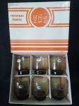 CONJUNTO COM 06 COPOS PARA WHISKY - VIDRO CISPER - ÂMBAR - MEDINDO 8,5 CM CADA - SEM USO - MEDIDAS DA CAIXA 25 X 23 CM