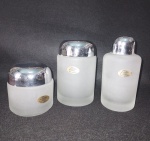 KIT COM 03 PEÇAS PARA LAVABO - VIDRO FOSCO TAMPA EM METAL - MAIOR PEÇA MEDINDO 17 CM - SEM USO