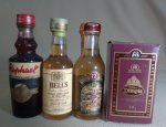 LOTE COM 04 BEBIDAS MINIATURAS - CHIVAS REGAL 12 ANOS BELL EXTRA ESPECIAL - DIMPLE FINE OLD - RAPHAEL- NO ESTADO