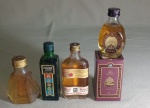LOTE COM  04 BEBIDAS MINIATURAS - DIMPLE - PASSPORT - WHITE HORSE - SOMETHING -NO ESTADO